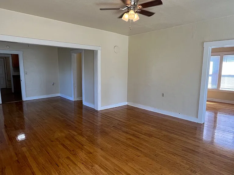 152 N Shasta St — Photo 3