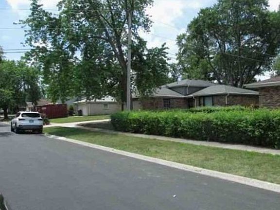 Exterior Neighborhood (street photo)
