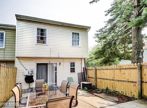 5th image of 8850 Oak Hollow Ct
