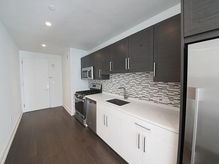 555 10th Ave #16G — Photo 5