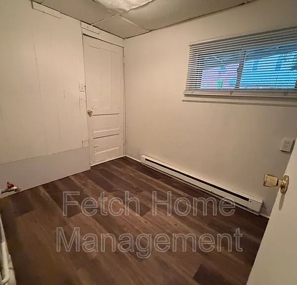 214 W Strawberry St — Photo 5