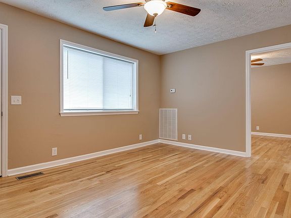 Living Room/ Entry