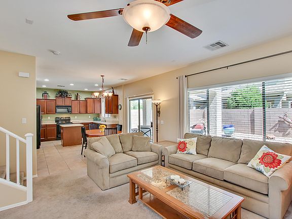5th image of 1020 E Redwood Dr