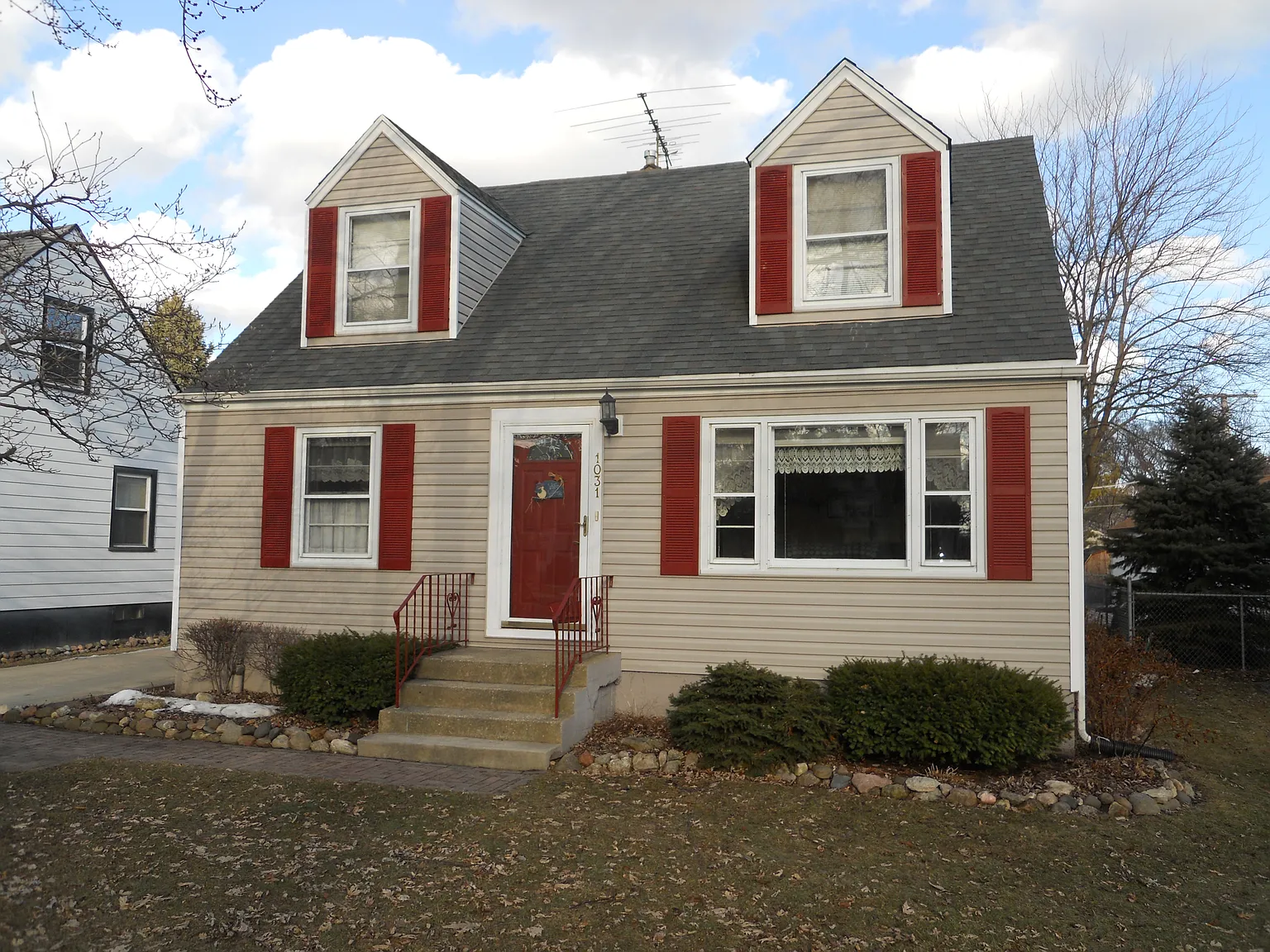 1031 S Saylor Ave photo 1