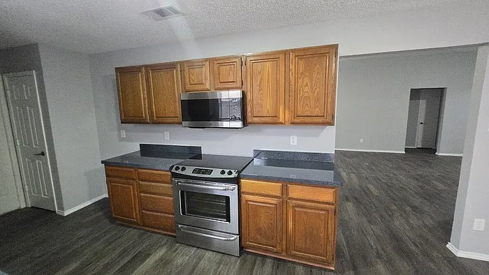 6909 Club Creek Dr — Photo 6