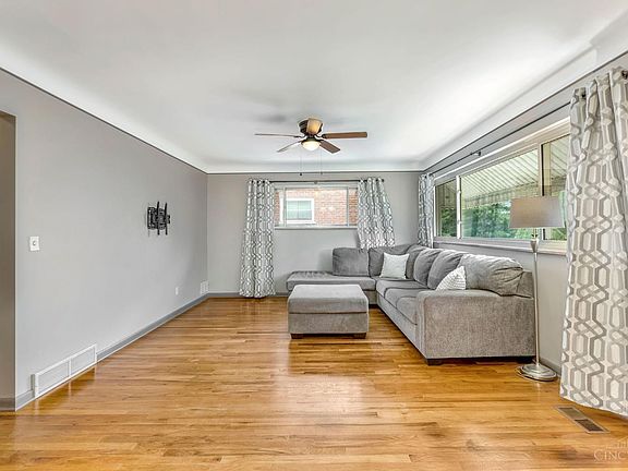 5th image of 358 Glen Oaks Dr