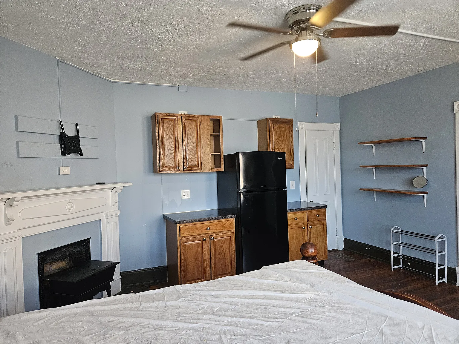 1223 Fillmore St - Freedom Manor - Room 4 — Photo 4