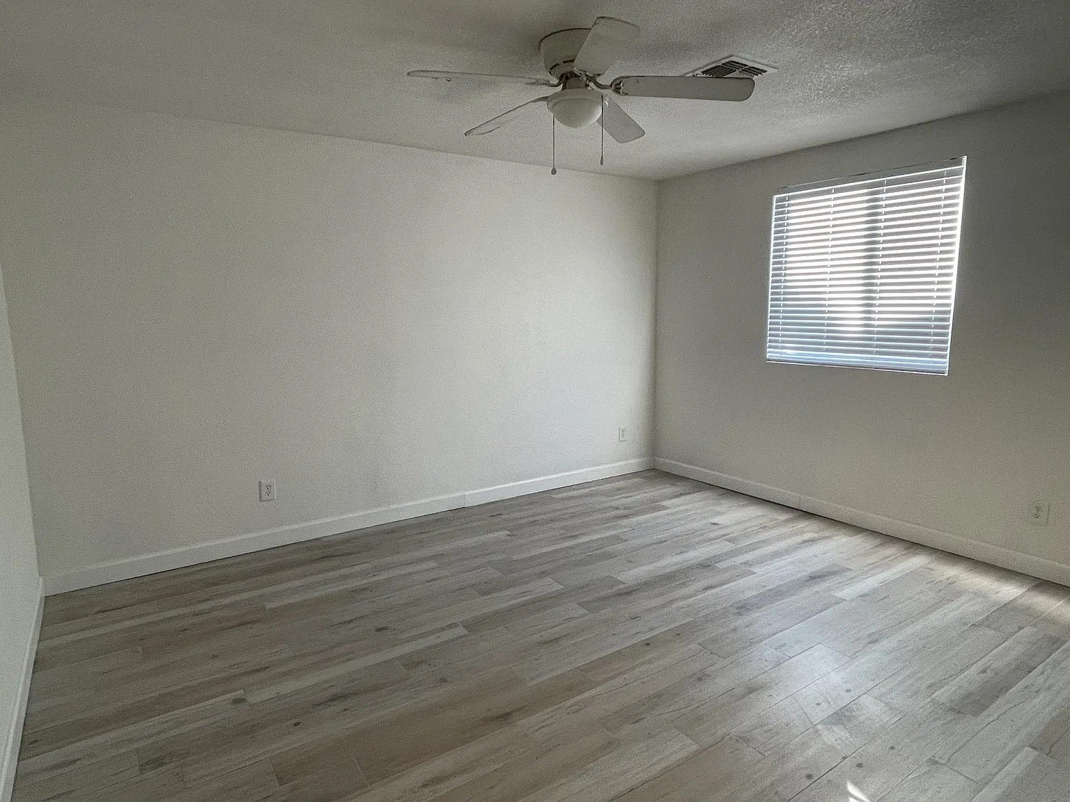 824 W Romo Jones St - . — Photo 4