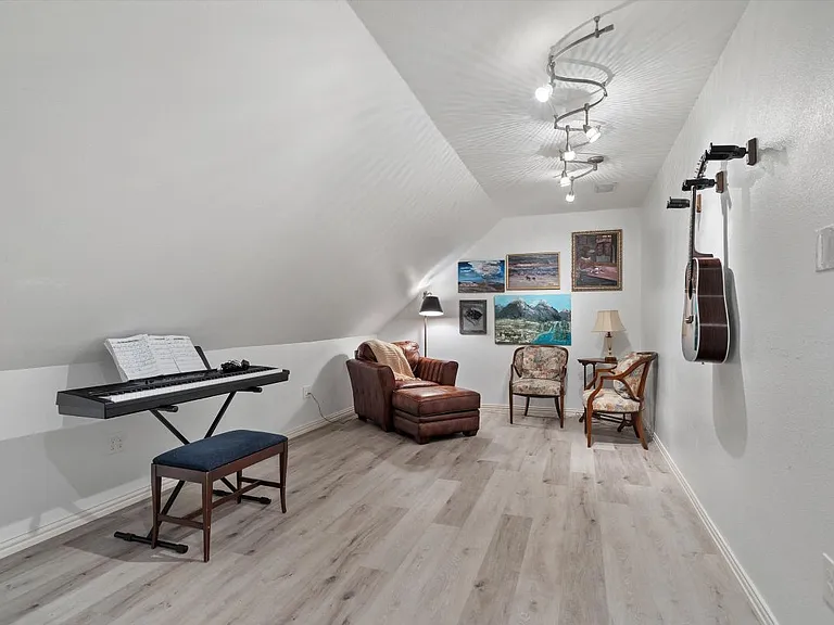 3933 Bordeaux Cir — Photo 20
