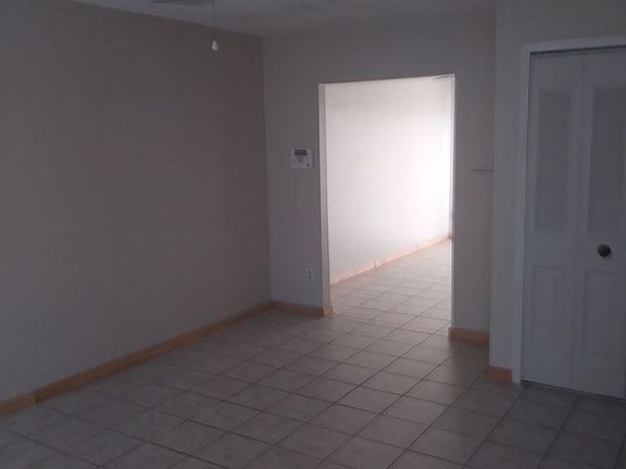 4th image of 607 Casa Park Court F