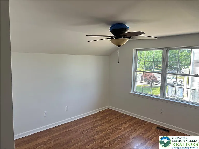 2593 Halleck Dr — Photo 35