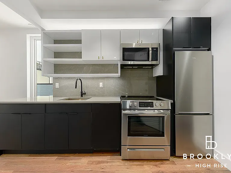 1010 Rogers Ave #5A — Photo 2