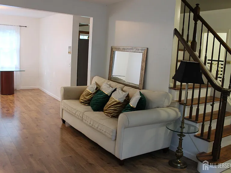 39 Independence Ct — Photo 4