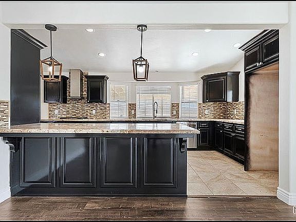 2nd image of 27580 Tamarisk Rd