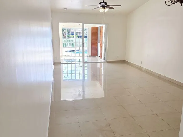 5426 SW 25th Ave — Photo 3