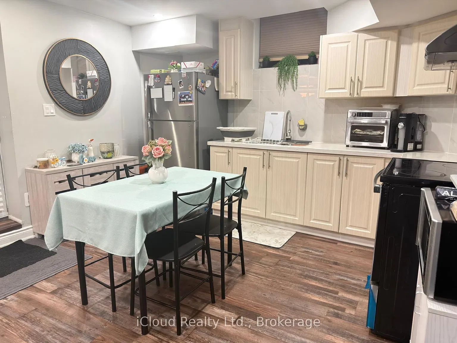 2 bed, $1,900 — Photo 2