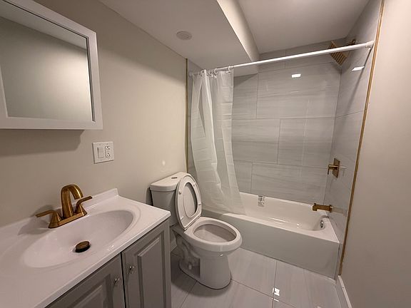 4th image of 64 Chamberlain St #1B