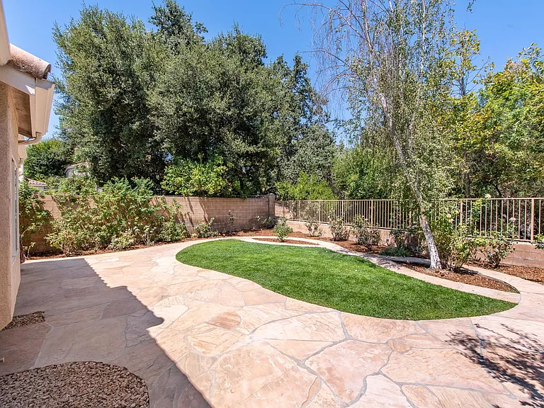 4774 Rhapsody Dr — Photo 32