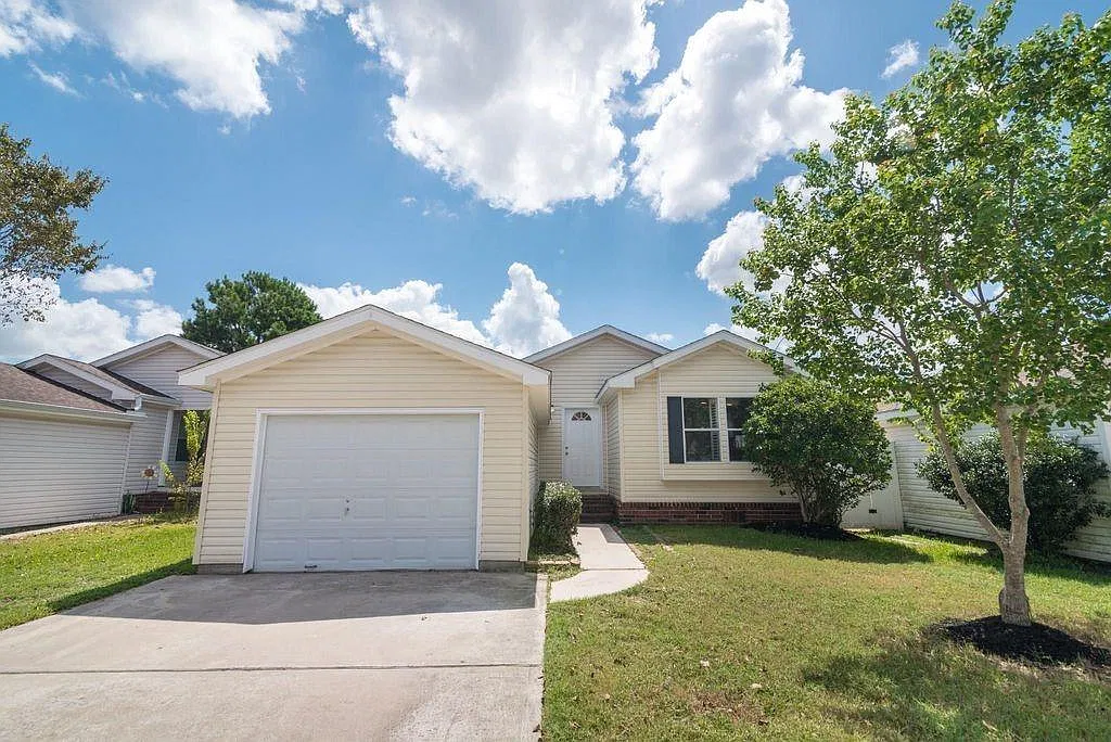 3 bed, 2.0 bath, 1151 sqft, $1,700 — Photo 1