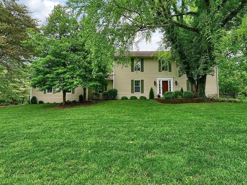 1st image of 32 Larkmoor Dr