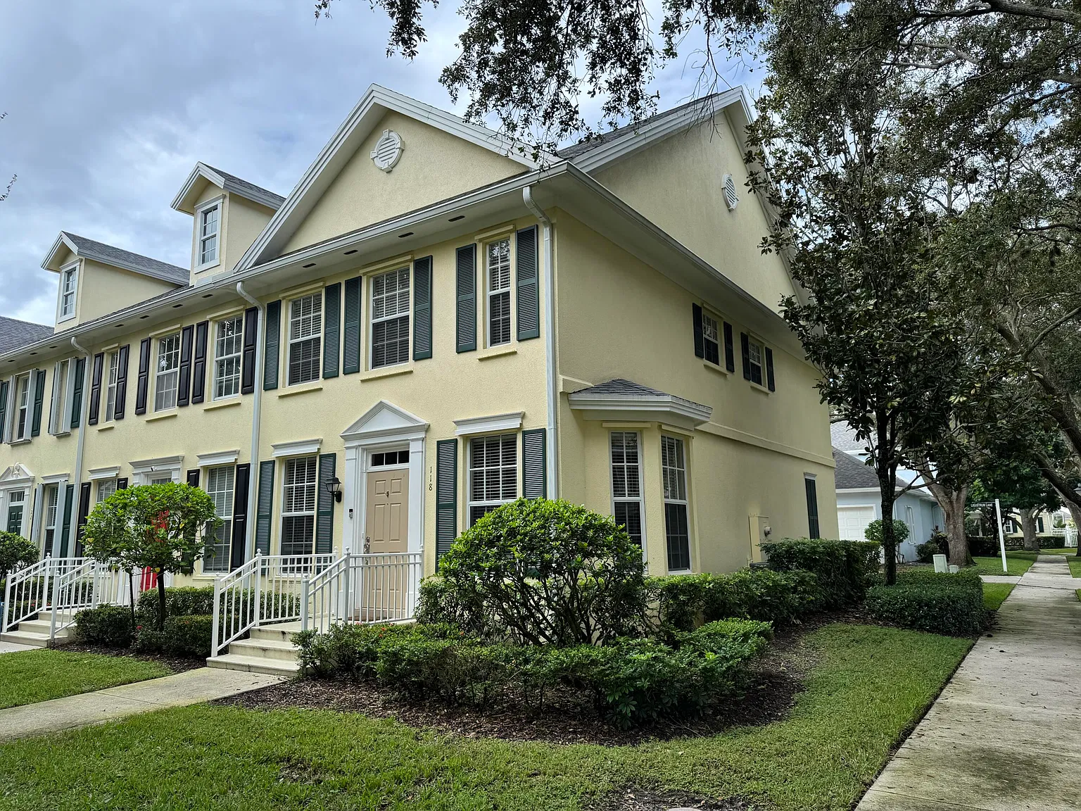 3 bed, 2.5 bath, 1413 sqft, $3,800 — Photo 2