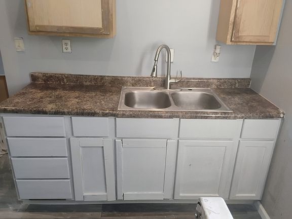 5th image of 326 S Highland Ave