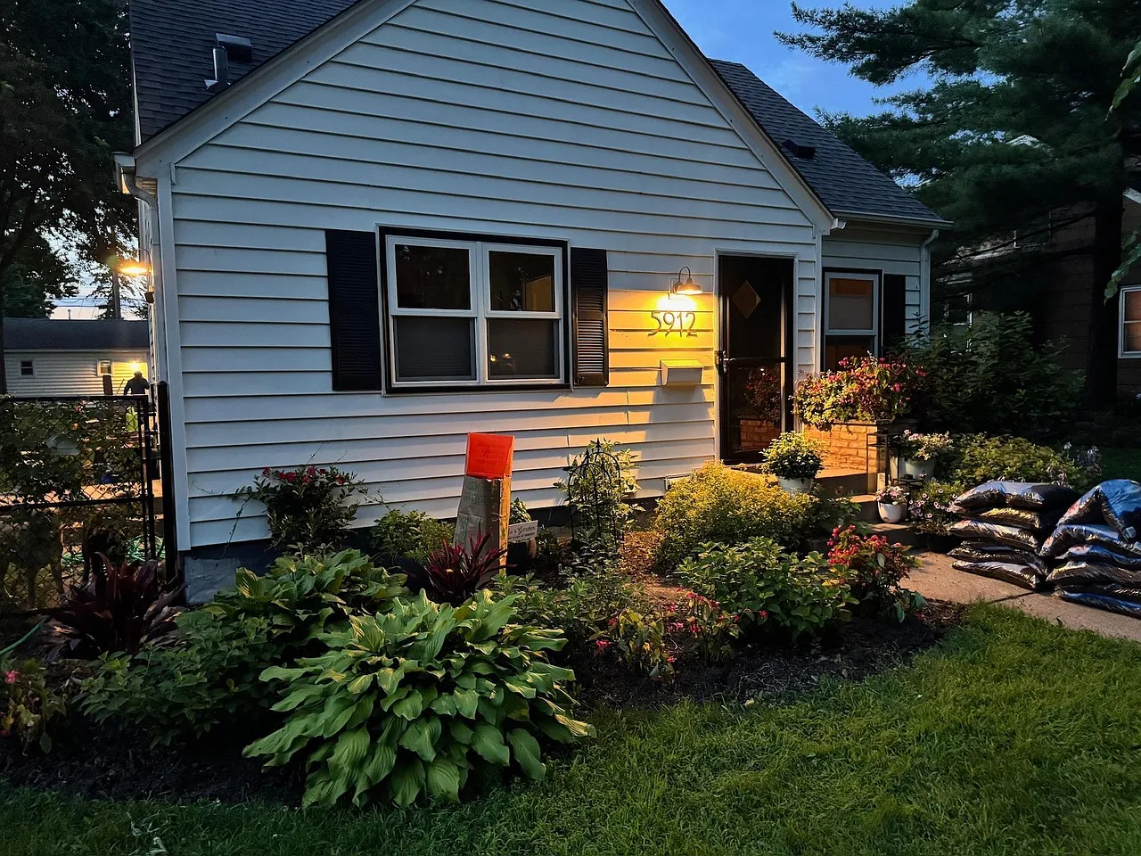 4 bed, 2100 sqft, $3,500 — Photo 1