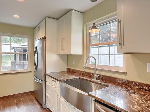 4th image of 209 Arborwood Dr