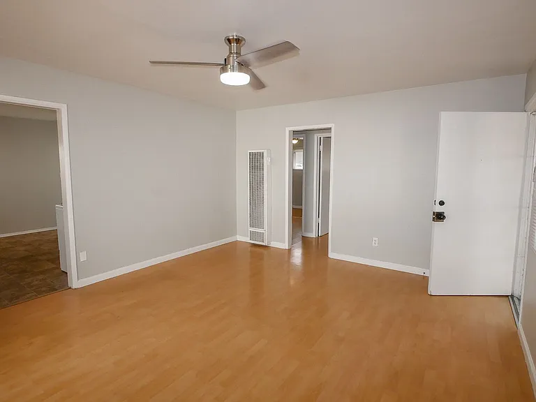 2924-2932 Suncrest Dr — Photo 5