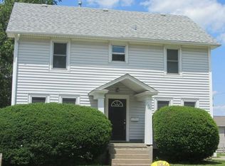 1021 W 22nd St, Cedar Falls, IA 50613