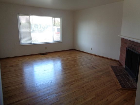 3rd image of 2326 Bell St