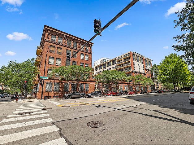 1st image of 1910 S Indiana Ave APT 417
