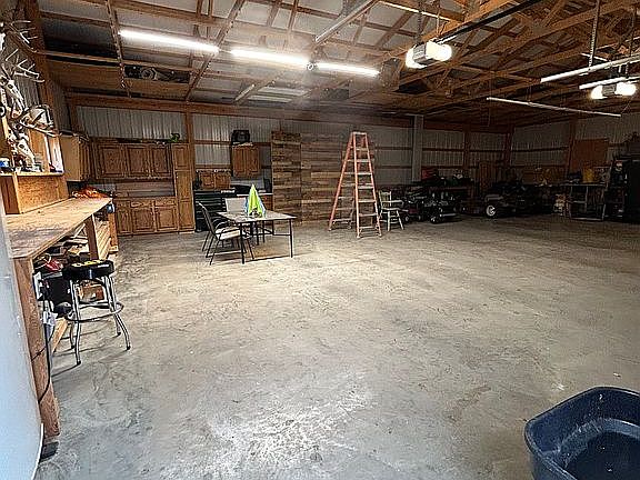 5th image of 17970 Friendsville Ave