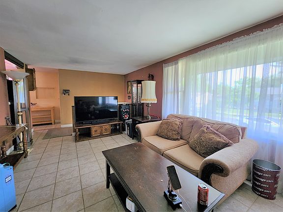 2nd image of 386 Tee Ln