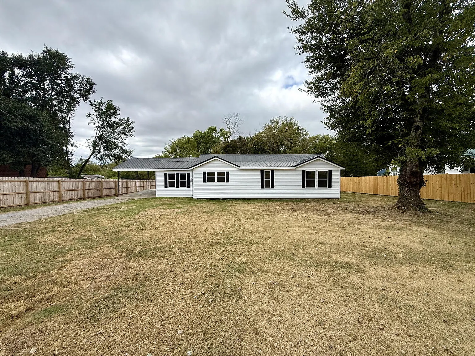 3 bed, 2.0 bath, 1360 sqft, $1,850 — Photo 2