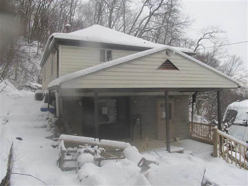 250 Hickory St photo 1