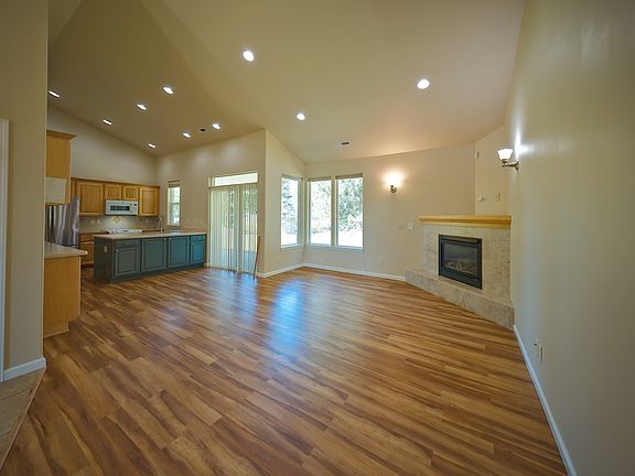 3rd image of 716 N Vercler Rd
