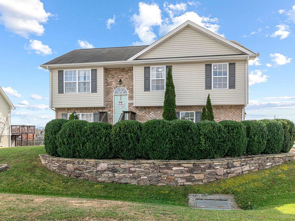 1st image of 1135 New Village Dr NW