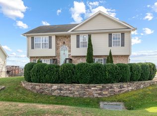 1135 New Village Dr NW, Christiansburg, VA 24073