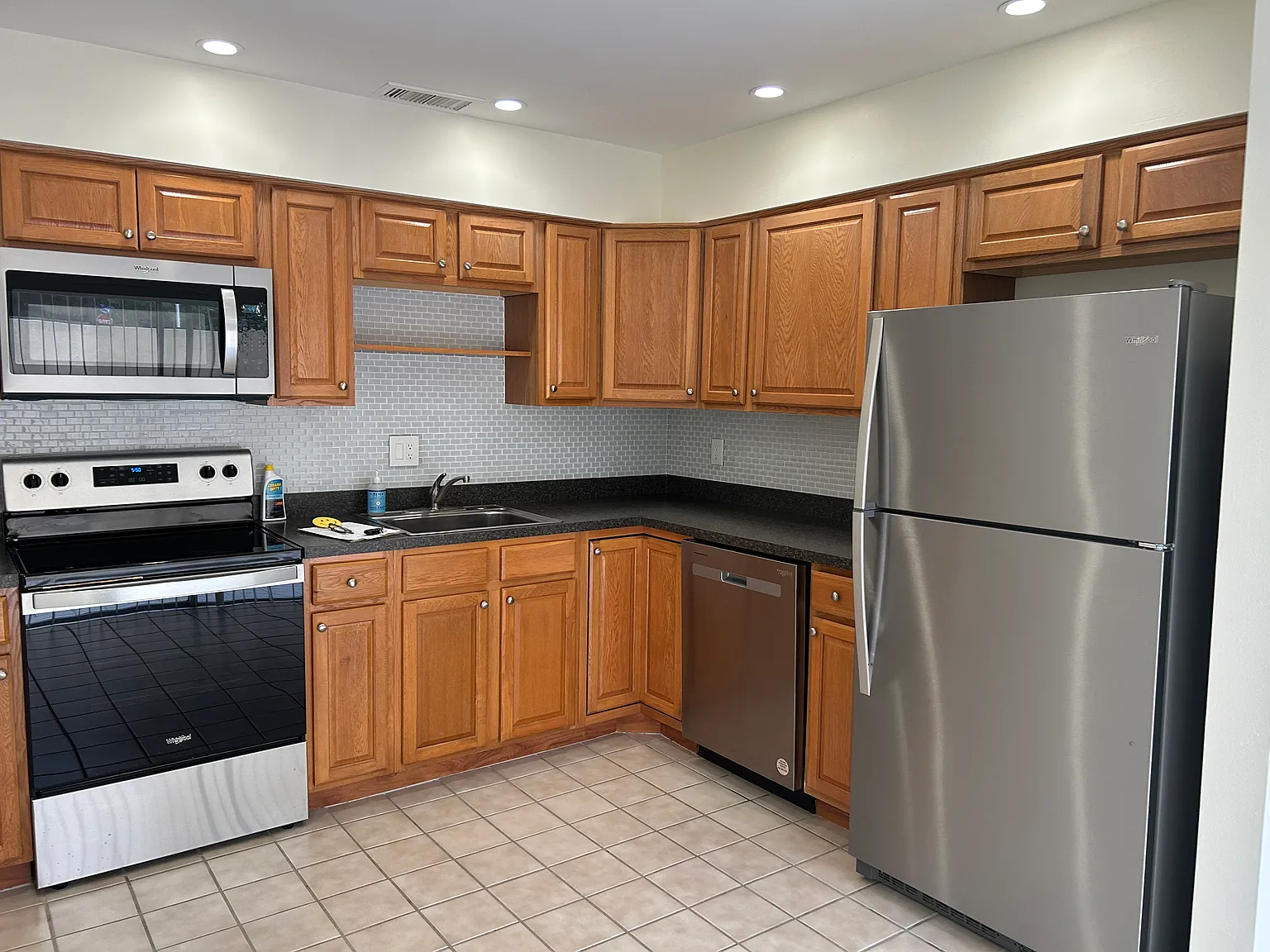2 bed, 1045 sqft, $1,950 — Photo 2