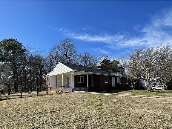 3rd image of 1408 Davis Ln