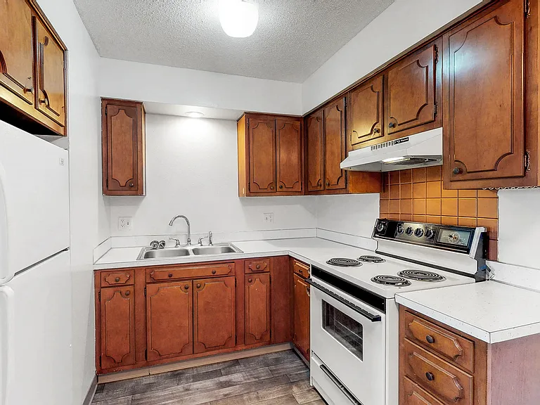Plaza Manor — Photo 85