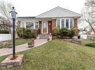 Bruce Ln, Westbury, NY 11590