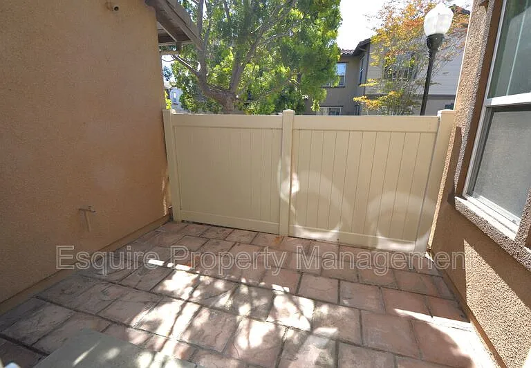 3246 N Ventura Rd — Photo 22
