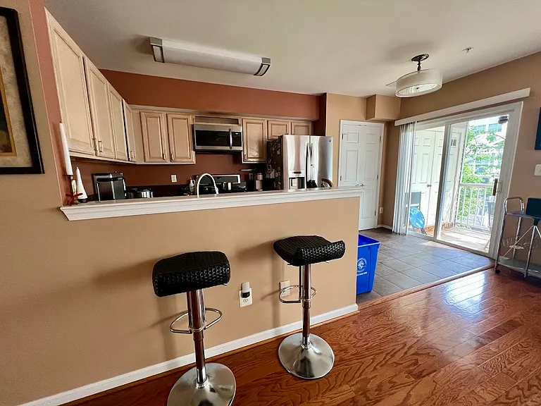 2020 University Blvd W #12 — Photo 7