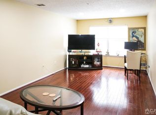 33 Newburgh Dr, Edison, NJ 08820