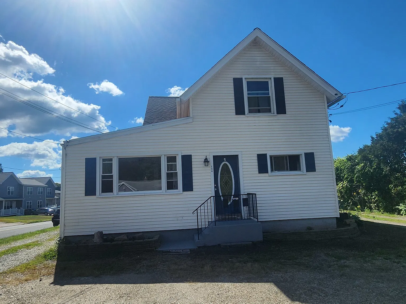 3 bed, 1.0 bath, 2078 sqft, $2,250 — Photo 1