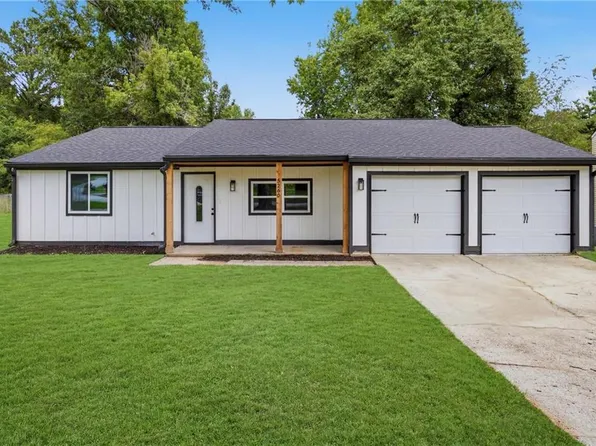 5266 Long Green Ln, Stone Mountain, GA 30088