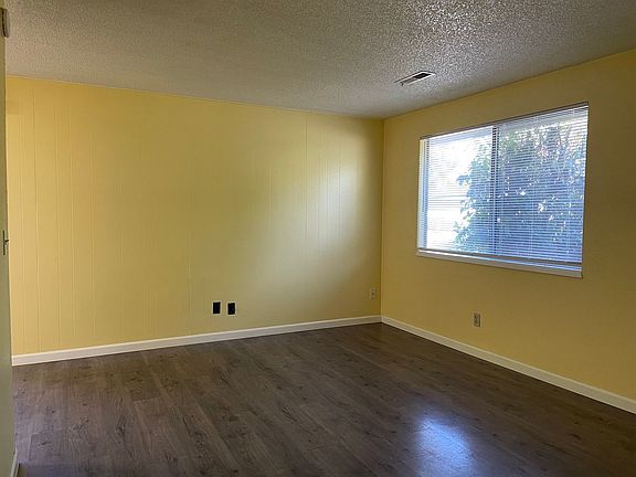 5th image of 320 Ashland Ave