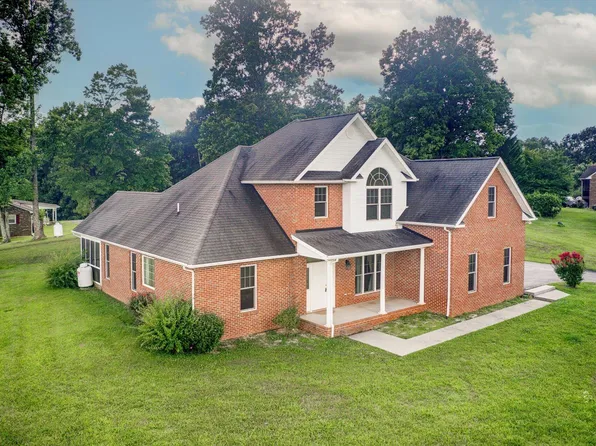 231 Freedom Ln, Wirtz, VA 24184